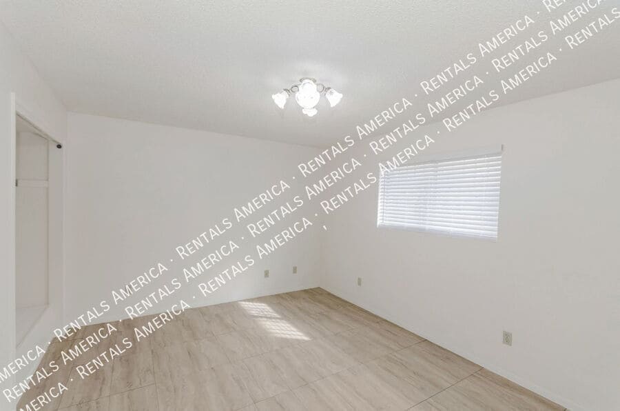 Building Photo - 3951 W Irvington Rd