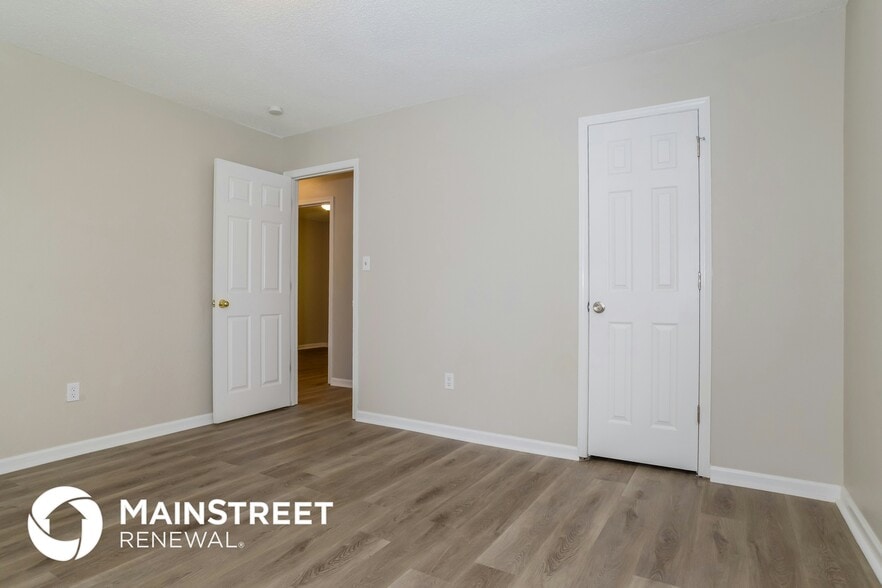 Building Photo - 1306 Queens Ct