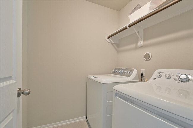 Building Photo - Spacious 3 Bed, 2.5 Bath Home with 2,135 Sq Ft in Prime Spring Location