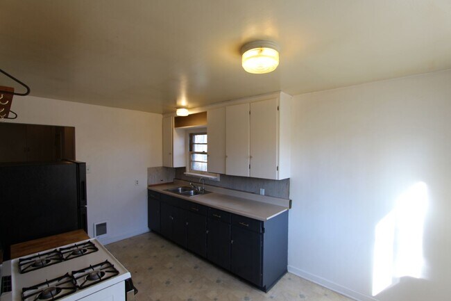 Building Photo - 1-Bedroom on Flagstaff’s Eastside | Single-Level Living