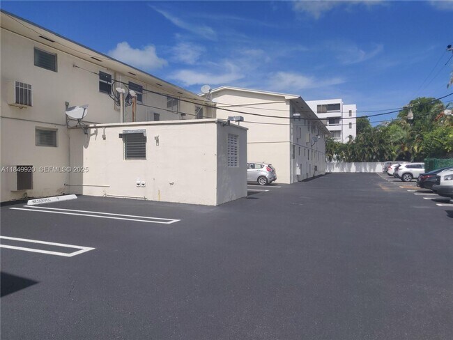 Building Photo - 100 Sunrise Dr