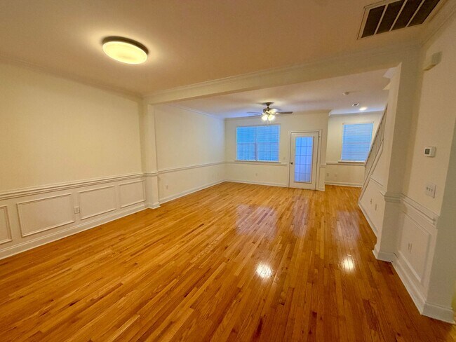 Building Photo - Beautiful Updated Townhouse located in Iredell County! 2BR/2.5BA Garage