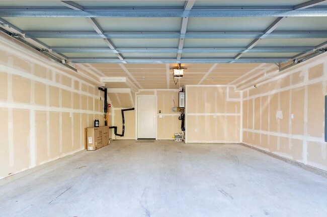 Building Photo - Modern 3 beds/ 2.5 bath townhouse in Kenmore!