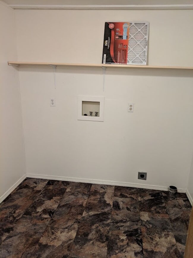 Building Photo - Three Bedroom Two Bathroom Mobile Home for...