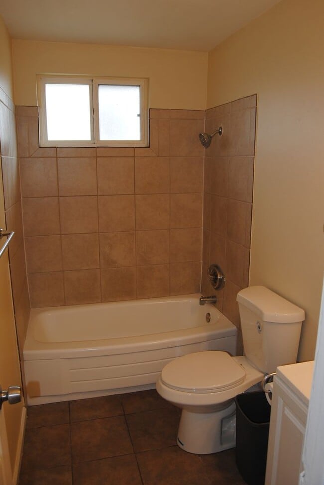 Building Photo - 520 Delfino Ln