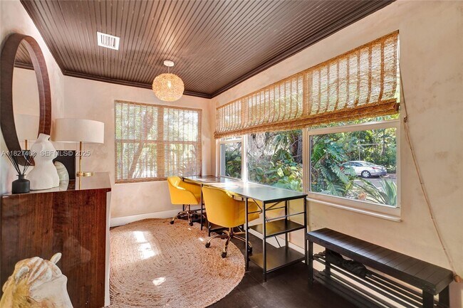 Building Photo - 669 NE 60th St