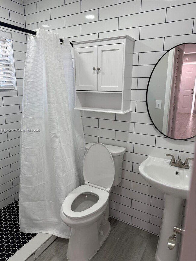 Building Photo - 4440 SW 1st St