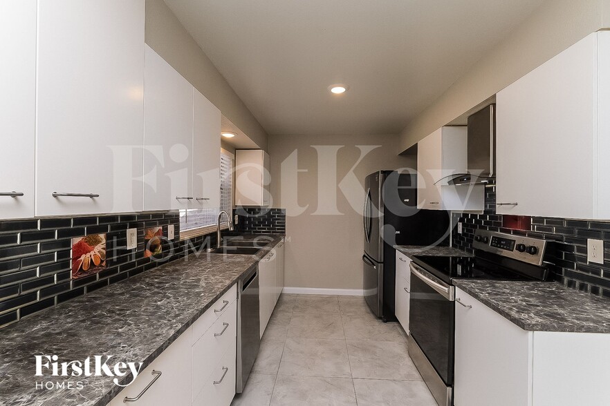 Building Photo - 1418 Stonehaven Way