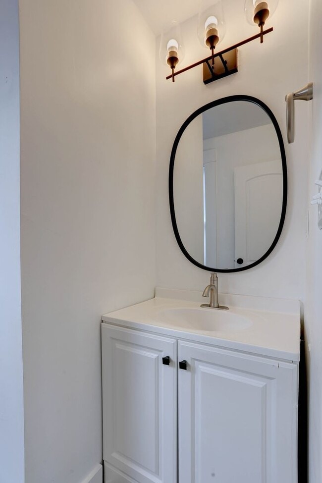 Building Photo - Renovated Single Family 2BR+2Bonus Rm/2.5BA Home in the Heart of Waverly