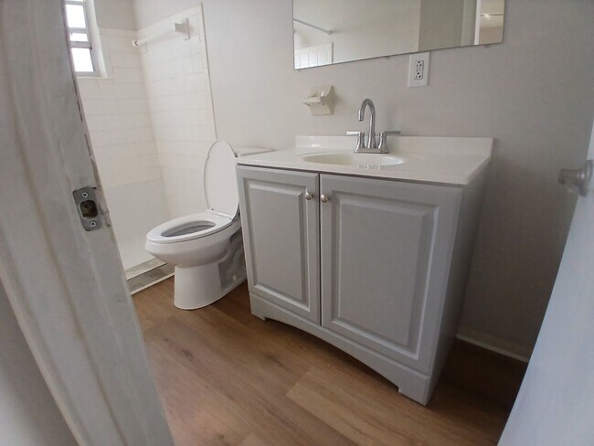 Building Photo - 2/1 units, Multi fam unit in Tampa near local amenities