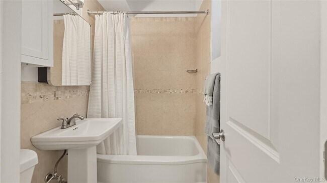 Building Photo - 4489 Broadway