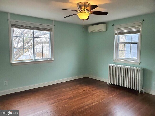 Building Photo - 30 53rd St SE