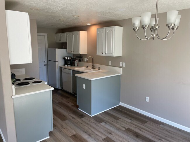 Dining Room / Kitchen - 832 Umpqua St