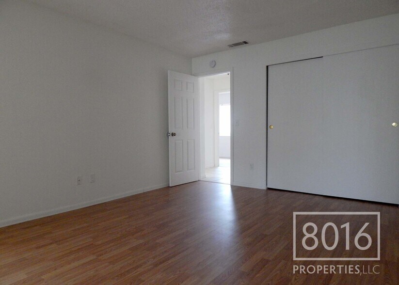 Building Photo - 4755 White Willow Ln