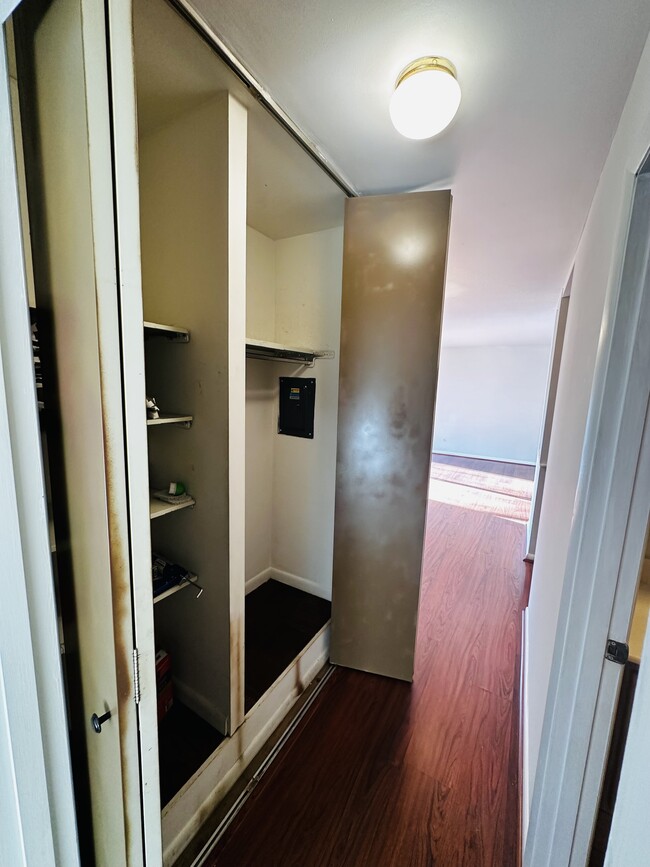 Hall closet - 601 College Park Dr