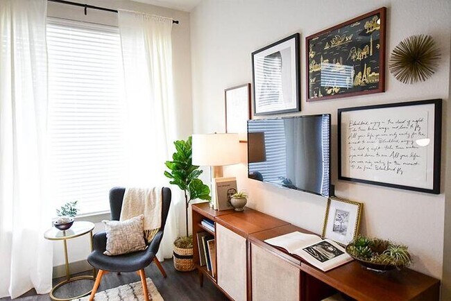 Building Photo - 4216 Sloane St