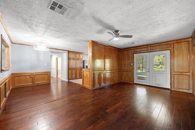 Building Photo - 616 Cannan Dr