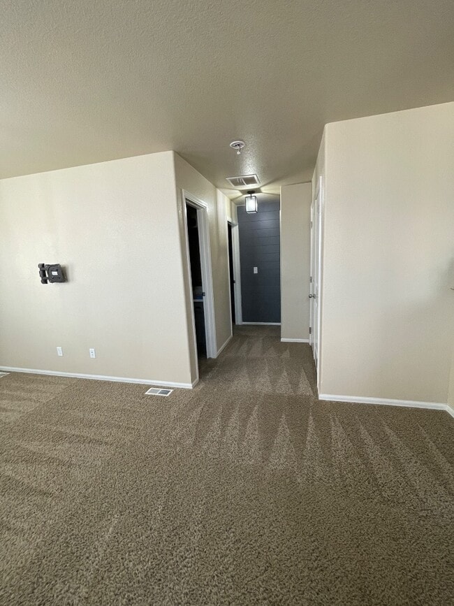 Building Photo - 5136 Killdeer Dr