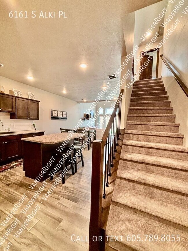 Building Photo - 6161 S Alki Pl