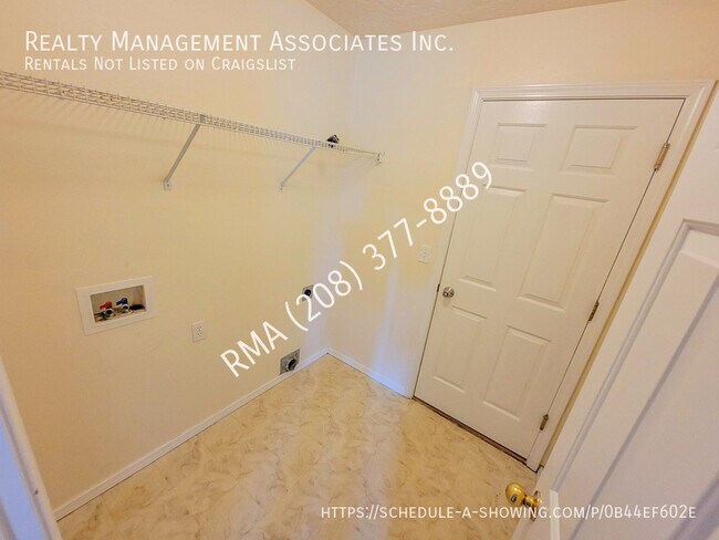 Building Photo - 625 N Mineral Wells Ave
