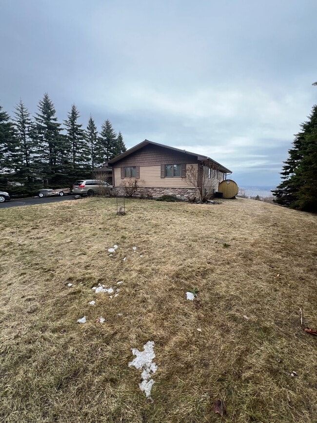 Building Photo - 2607 W 12th Street - Available May 8th - Short Term Rental Through October