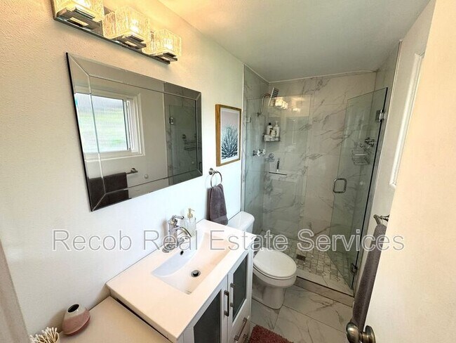 Building Photo - 3452 Lockwood Dr