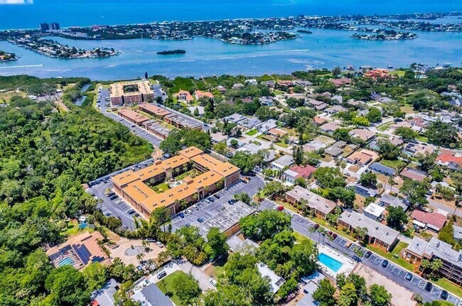 Building Photo - 12760 Indian Rocks Rd