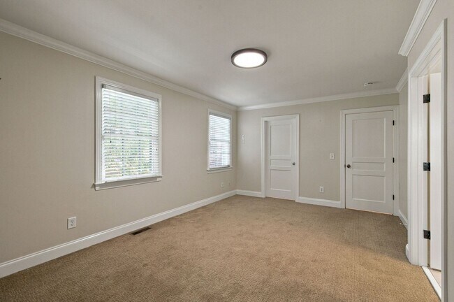 Building Photo - 2023 Galbraith Dr