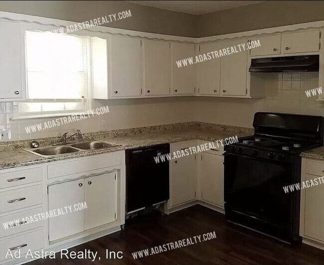 Building Photo - Very Nice Olathe Duplex-Available NOW!!!!