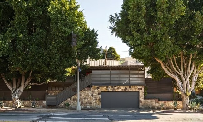 Primary Photo - Serene Home in Heart of Silver Lake