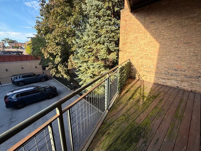 Building Photo - 2100 N Racine Ave