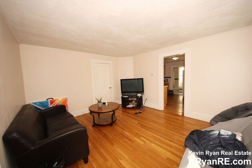 Building Photo - 60-62-62 Bedford St