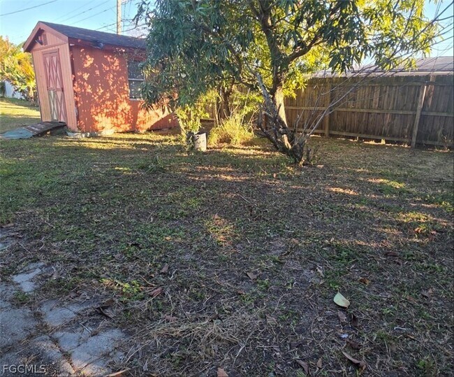 Building Photo - 204 E Bougainvillea Rd