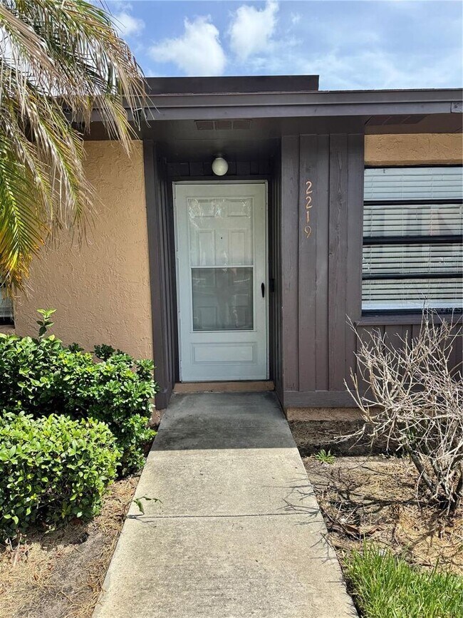 Building Photo - 2219 Caribbean Dr S