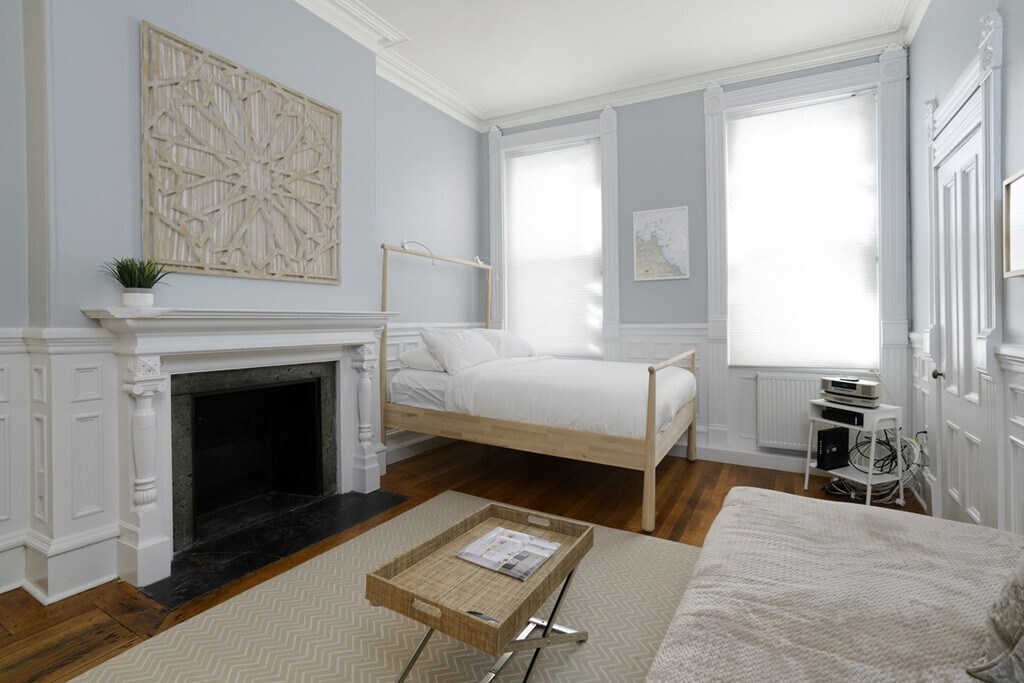 Building Photo - 74 W Rutland Sq