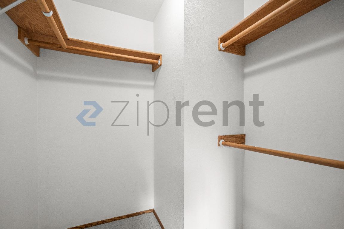 Building Photo - Unit