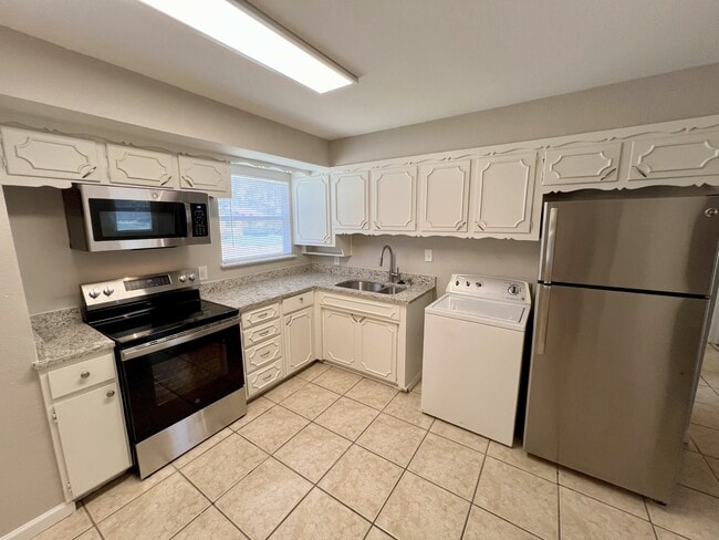 Building Photo - 4204 Bowling Green St