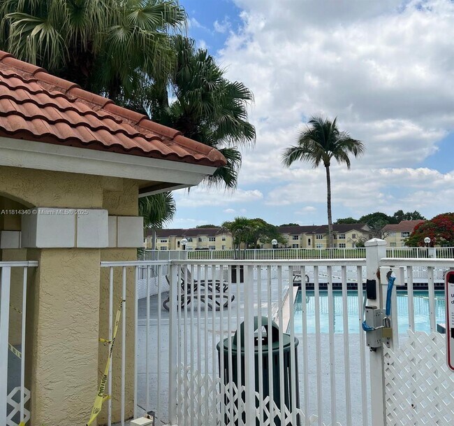 Building Photo - 731 Vista Isles Dr