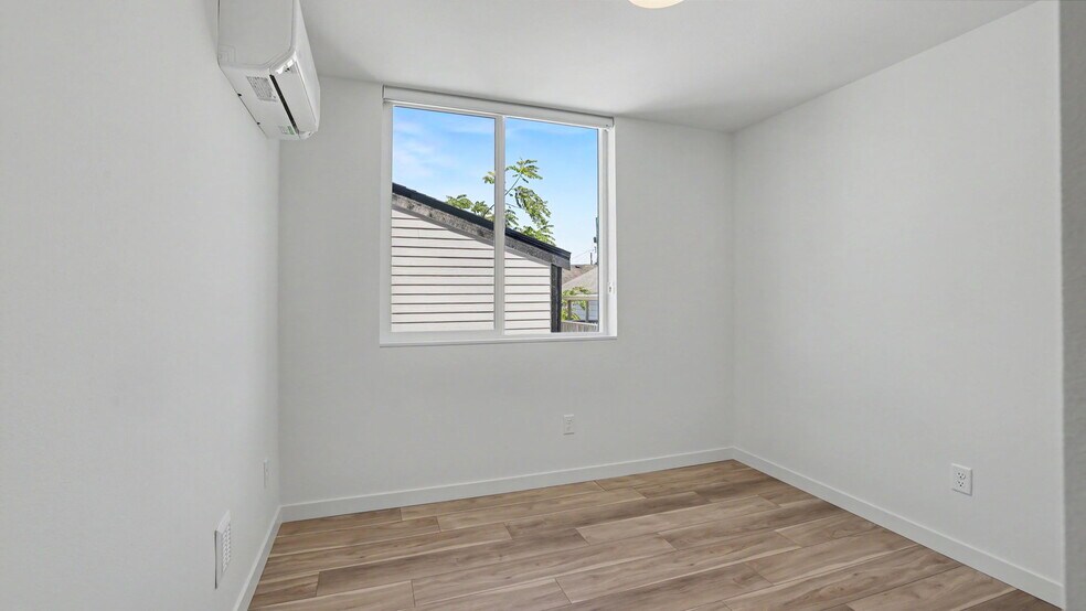 Building Photo - 5567 23rd Ave S