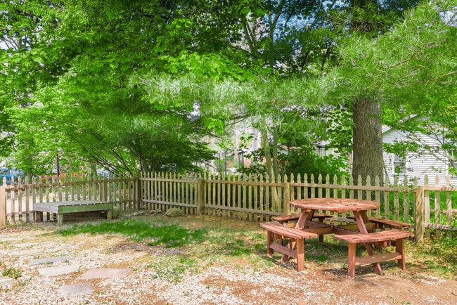 Building Photo - 21 Elsmere Rd