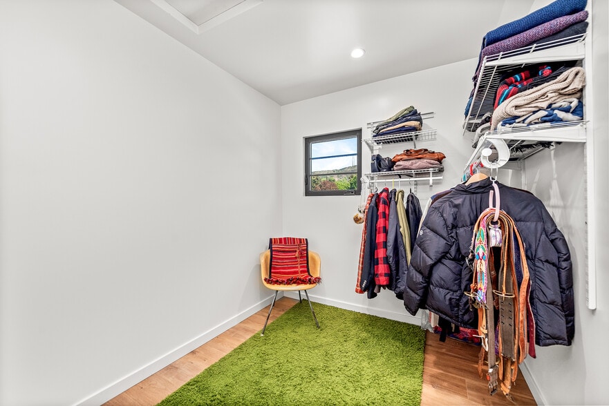 Building Photo - 2474 Barbara Dr