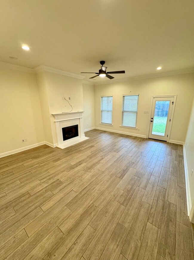 Building Photo - Willow Heights Home!