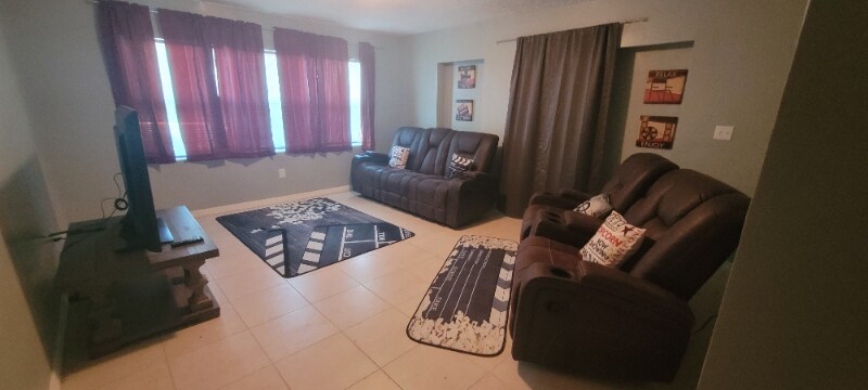 Building Photo - 2301 Juanita Ave