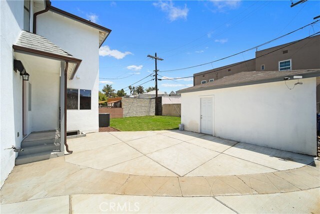 Building Photo - 1372 Carmona Ave