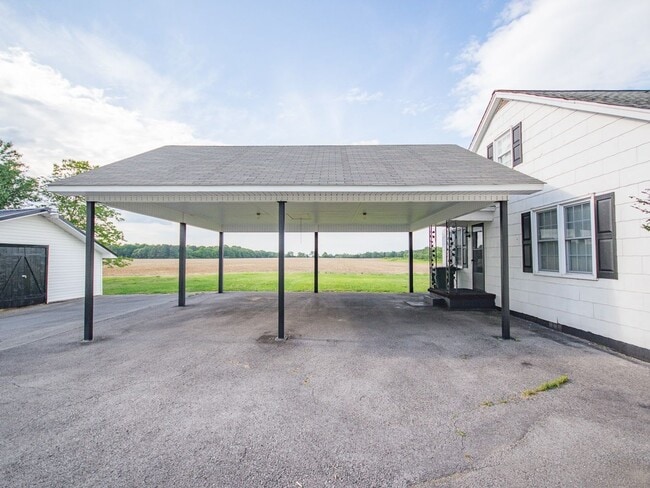 Building Photo - Farm House! Great Location....25 minutes from Huntsville!