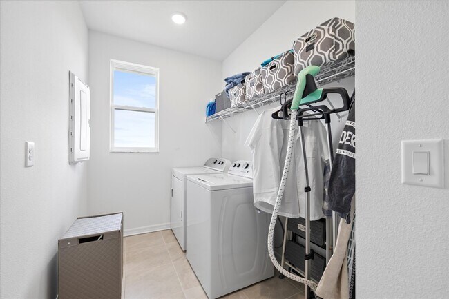 Building Photo - 12195 Stirrup Dr