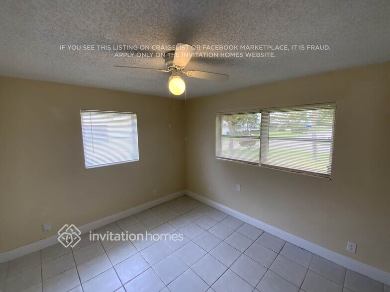 Building Photo - 3070 SE 1st Pl