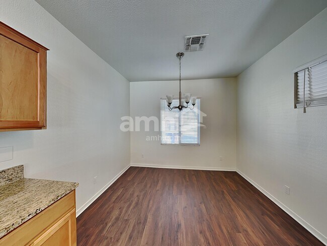 Building Photo - 138 E Calle Del Rondador