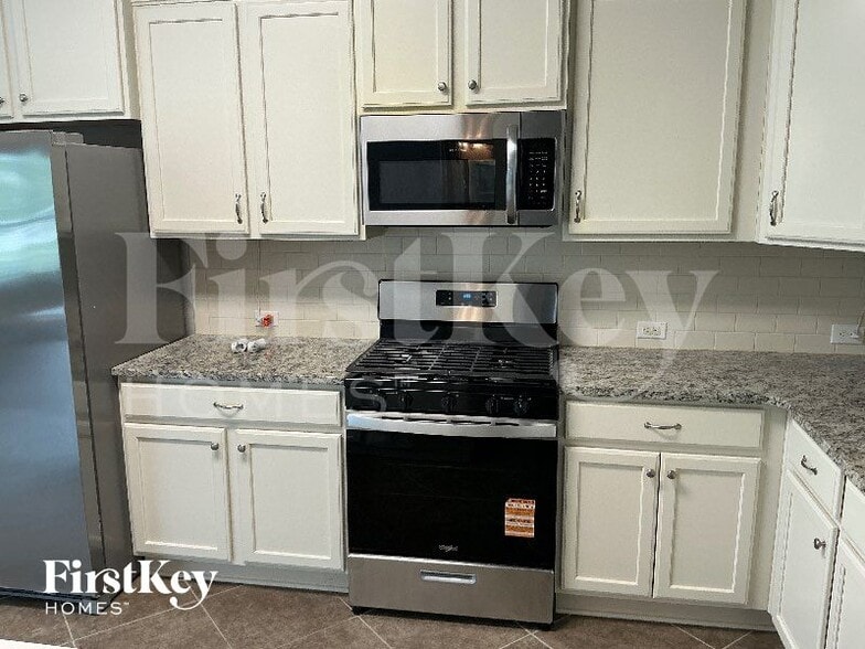 Building Photo - 837 Ember Dr