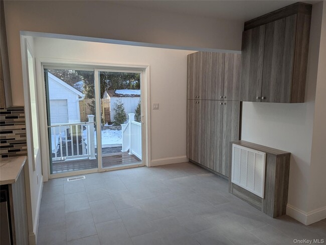 Building Photo - 62 Forest Row